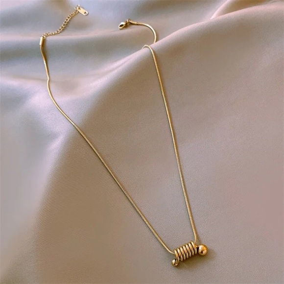 New Trend Spiral Spring Titanium Steel Necklace - Picture 2 of 10
